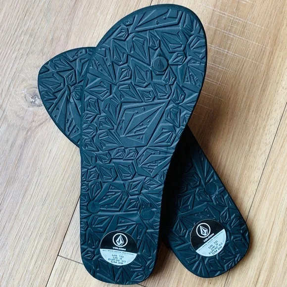 VOLCOM Men's Rocker Flip Flops NWT - Picture 2 of 2